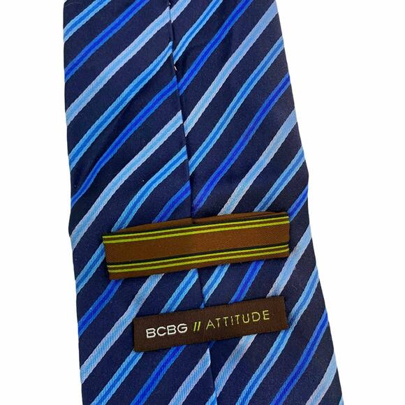 BCBG Attitude Men's Tie Hand Sewn 100% Imported Silk Blue Striped‎ One Size NWT - Picture 6 of 6